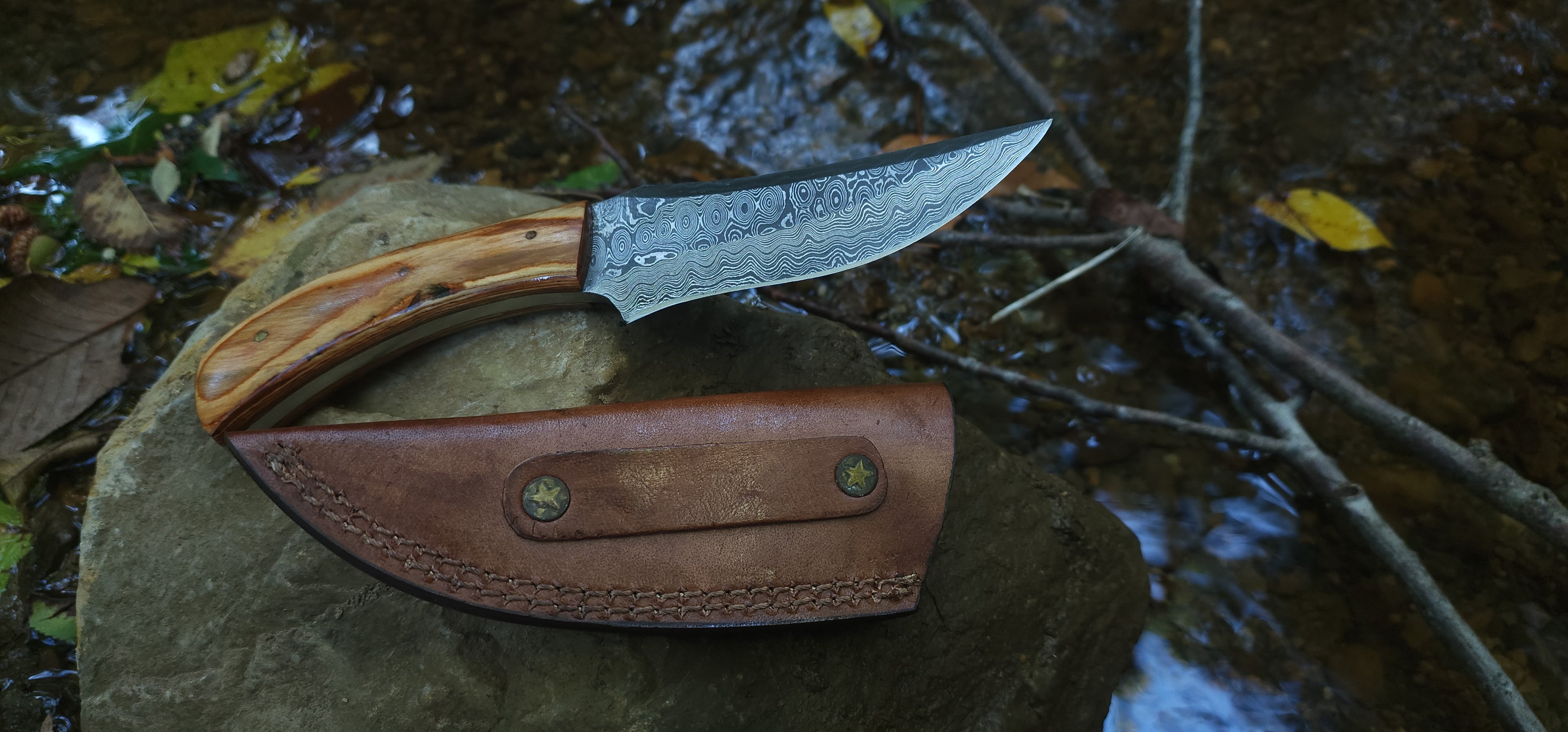 EBK-09 Damascus Steel Olive Wood Handle Knife
